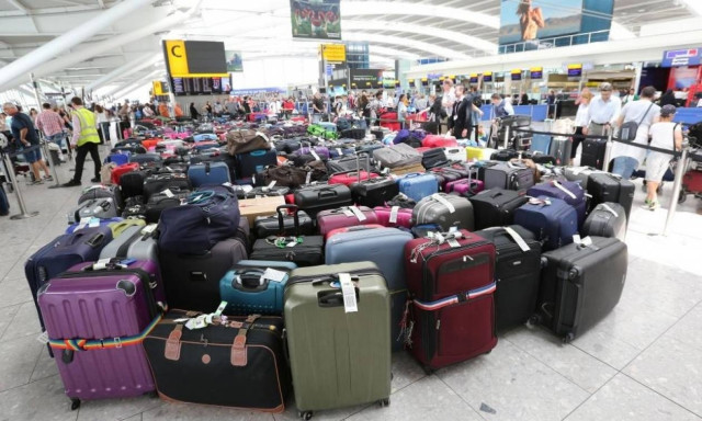 Χάος στο αεροδρόμιο Χίθροου: Τρίτη ημέρα ταλαιπωρίας των επιβατών της British Airways (Pics)