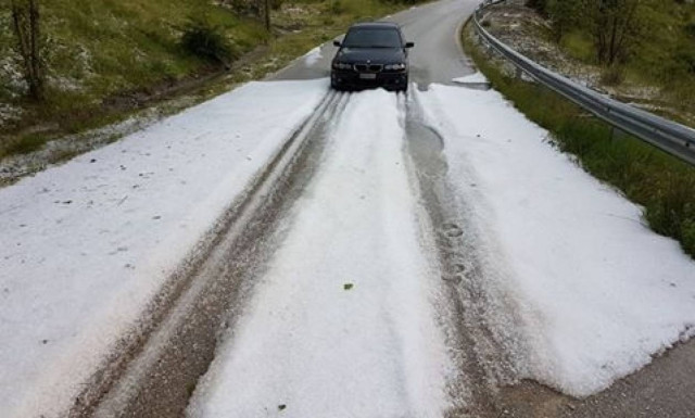 Καιρός: Το έστρωσε με… χαλάζι στα Ιωάννινα