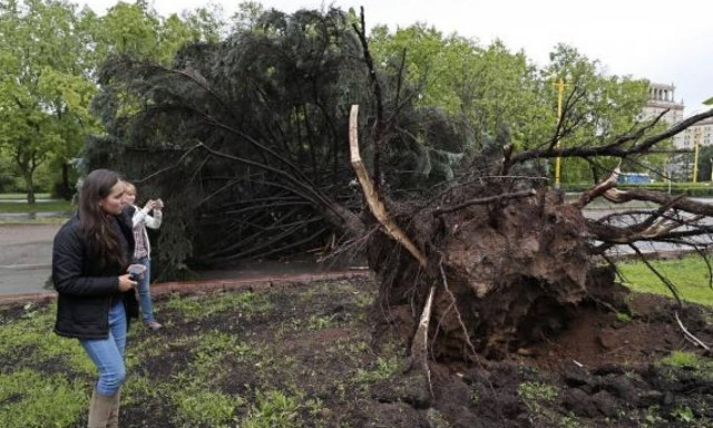 Μόσχα: Στους 16 οι νεκροί από την φονική καταιγίδα (vid)
