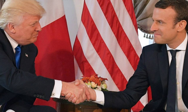 Το «μυστήριο» της σημειολογίας που κρύβει η χειραψία του Ντόναλντ Τραμπ (Pics+Vids)