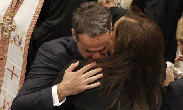 Κηδεία Μητσοτάκη: Ράγισε καρδιές ο Κυριάκος στον επικήδειο για τον πατέρα του (vid)
