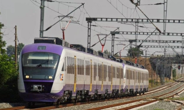 Ανείπωτη τραγωδία με γυναίκα στο κέντρο της Αθήνας: Παρασύρθηκε από τον Προαστιακό