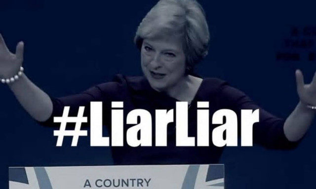 «Σπάει» ταμεία σατιρικό τραγούδι για την Τερέζα Μέι – Δείτε το βίντεο κλιπ