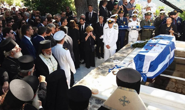 Στην κρητική γη αναπαύεται ο Κωνσταντίνος Μητσοτάκης