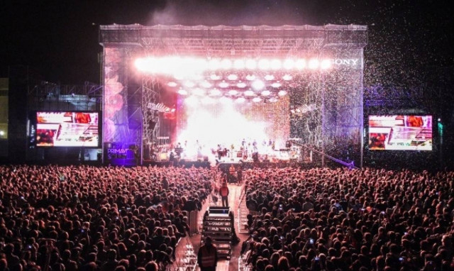 Η εμφάνιση-έκπληξη των Arcade Fire: «Δεν φοβόμαστε τους τρομολάγνους»