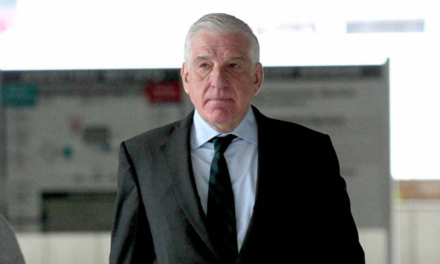 Δίωξη και απαγόρευση εξόδου από τη χώρα στον Γιάννο Παπαντωνίου και τη σύζυγό του