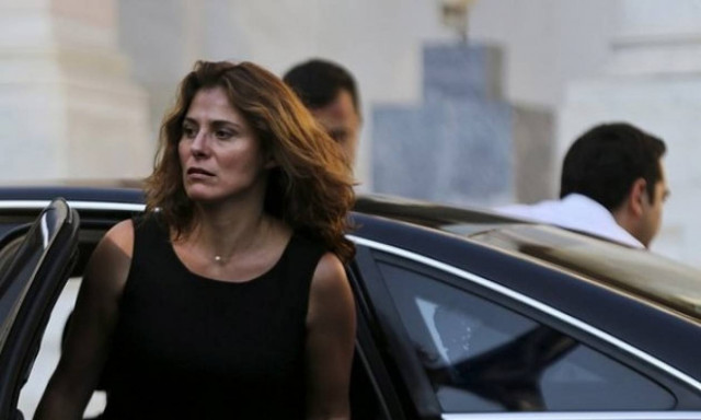 «Βόμβα»! Με διαδικασίες εξπρές έκαναν δημόσιο υπάλληλο τη Μπέτυ Μπαζιάνα