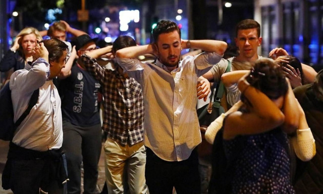 Διπλή τρομοκρατική επίθεση Λονδίνο: Νέο βίντεο από τις πρώτες στιγμές μετά το μακελειό