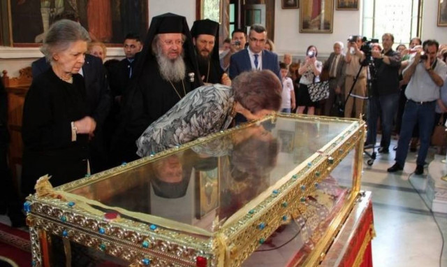 Αγία Βαρβάρα: Η βασίλισσα Σοφία της Ισπανίας προσκύνησε το ιερό λείψανο της Αγίας Ελένης