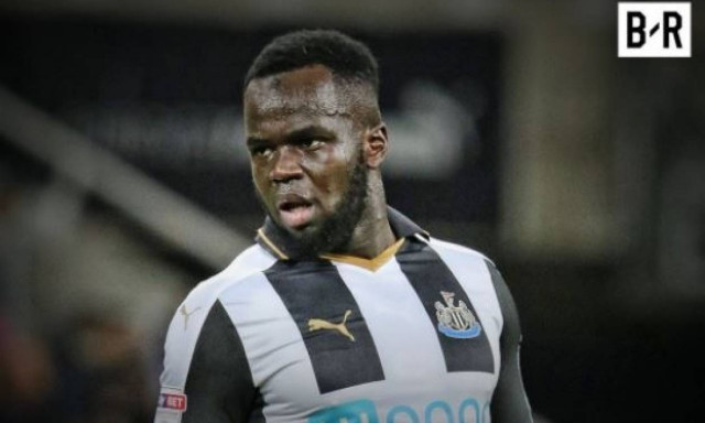 ΣΟΚ: Νεκρός ο ποδοσφαιριστής Σεΐκ Τιοτέ - Κατέρρευσε κατά την προπόνηση (vid)