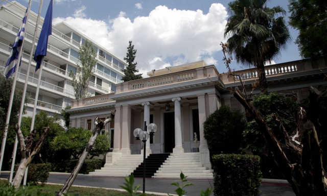 Μαξίμου: Στόχος η ποσοτική χαλάρωση - Ελπίζουν στον Ντράγκι για λύση