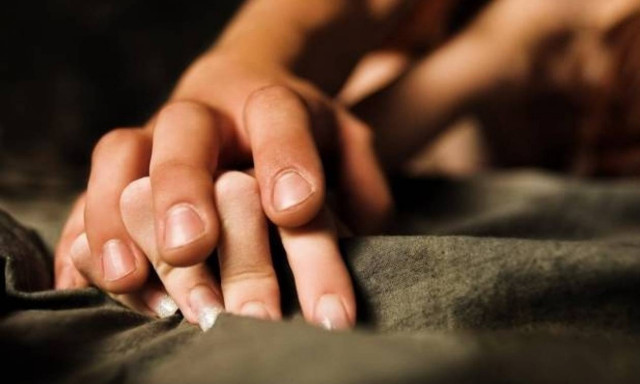 Επιχειρηματίας «πρωταγωνιστεί» σε ροζ σκάνδαλο: Τον έπιασε η γυναίκα του με την ερωμένη στο κρεβάτι