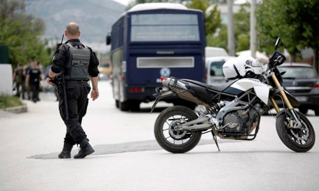 Θάνατος μαθητή στο Μενίδι: Στο «γκέτο» των Ρομά οι έρευνες της ΕΛ.ΑΣ.