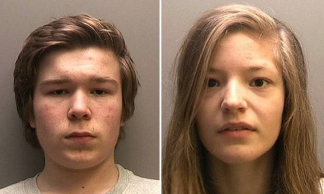 Φρικιαστικό έγκλημα: Μια 15χρονη και ο φίλος της έσφαξαν τη μητέρα και την αδερφή της