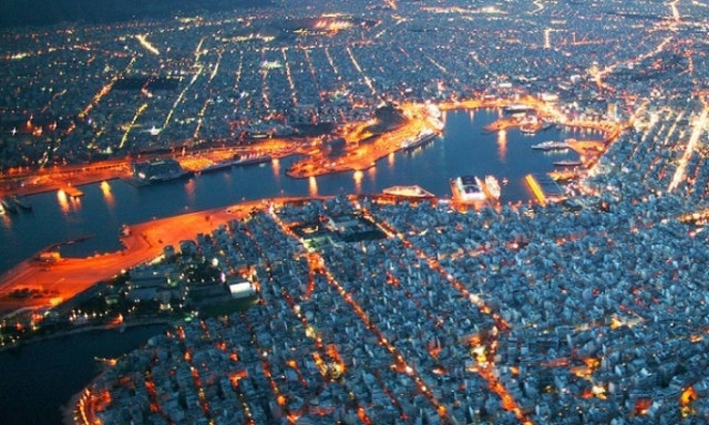 Piraeus seeks to become European shipping center