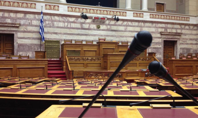 LIVE Βουλή: Η συζήτηση στην Ολομέλεια για τα προπαιτούμενα