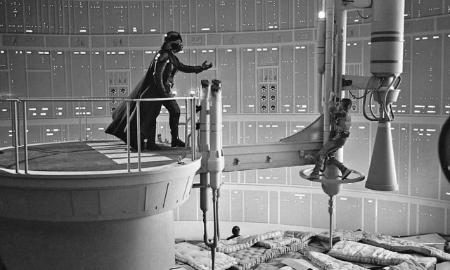 Δέκα φωτογραφίες που ίσως «καταστρέψουν» τις αγαπημένες σας ταινίες αλλά αξίζει να τις δείτε