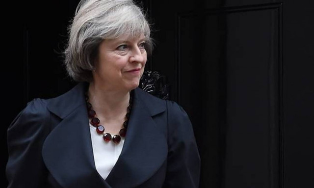 Ολοταχώς για Brexit: Η Μέι επαναφέρει στο υπουργικό συμβούλιο τον πολιτικό της αντίπαλο