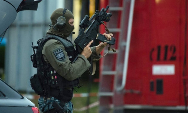 Συναγερμός στη Γερμανία: Πυροβόλησαν αστυνομικό στο κεφάλι σε σταθμό τραίνων κοντά στο Μόναχο