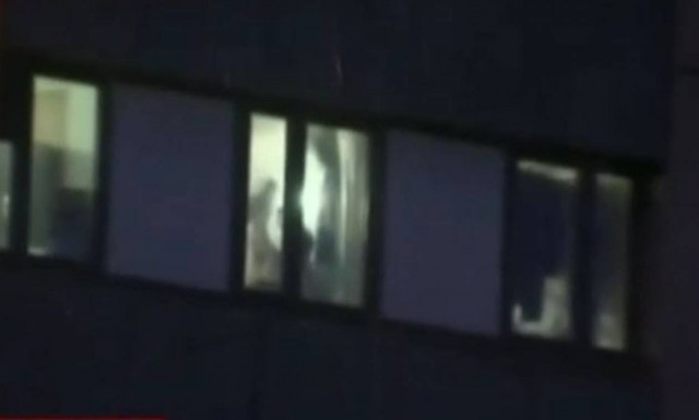 Φωτιά Λονδίνο: Κραυγή απελπισίας από εγκλωβισμένα άτομα μέσα στον φλεγόμενο ουρανοξύστη (vid)