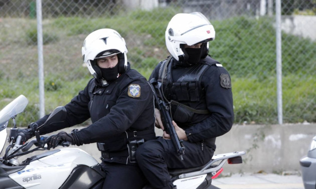 Police operation to arrest members of drug dealing ring underway