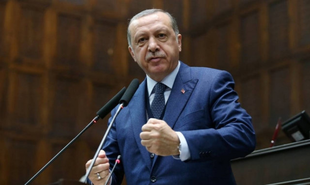 Έξαλλος ο Ερντογάν: Θα ανταποδώσουμε τα εντάλματα σύλληψης που εξέδωσαν οι ΗΠΑ