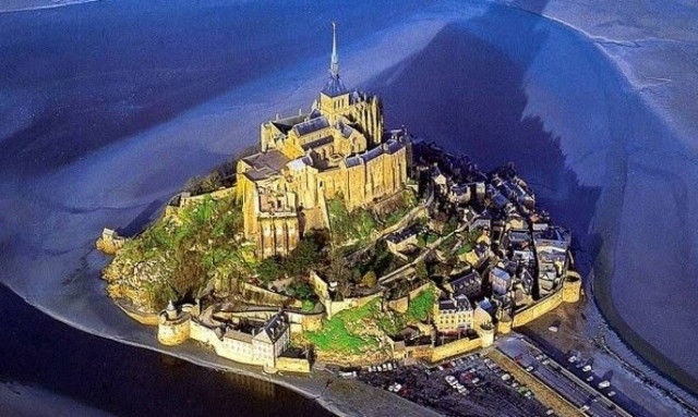 Τα χειρόγραφα του Μοντ-Σεν-Μισέλ προσβάσιμα στο Διαδίκτυο!