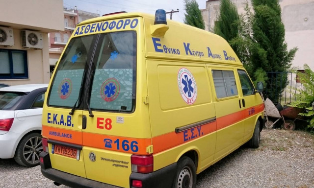 Σοκ στη Νέα Ιωνία: Άνδρας έπεσε από κτήριο