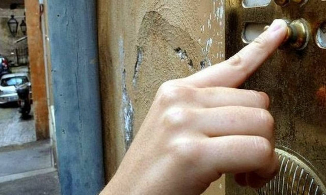 Προσοχή! Μην ανοίγετε ΠΟΤΕ την πόρτα σε αυτούς τους «επισκέπτες» - Κινδυνεύετε!