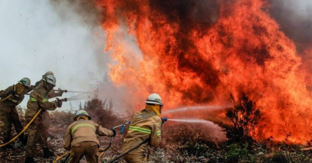 Tsipras expresses condolences to Portuguese counterpart for deadly forest fires