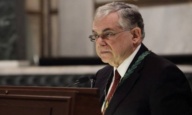 Τι συμβαίνει με τον Λουκά Παπαδήμο - Γιατί δεν παίρνει εξιτήριο από τον Ευαγγελισμό