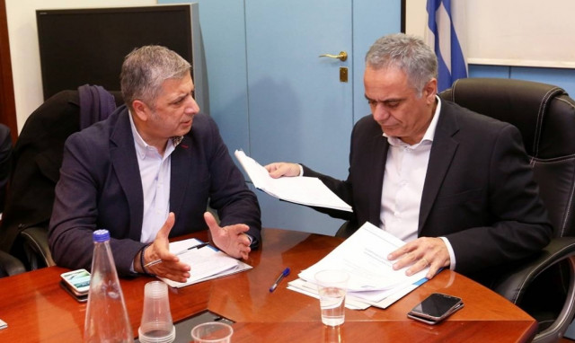 Συνάντηση Σκουρλέτη – Πατούλη για τους συμβασιούχους