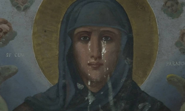 Μέγα σημείο: Δάκρυσε εικόνα της Αγίας Παρασκευής (pics+vid)