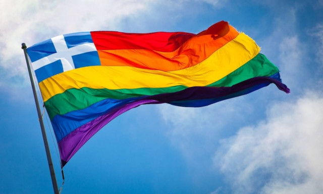 Παπά Ανδρέας Κεφαλογιάννης: Μη λερώνετε τη γαλανόλευκη