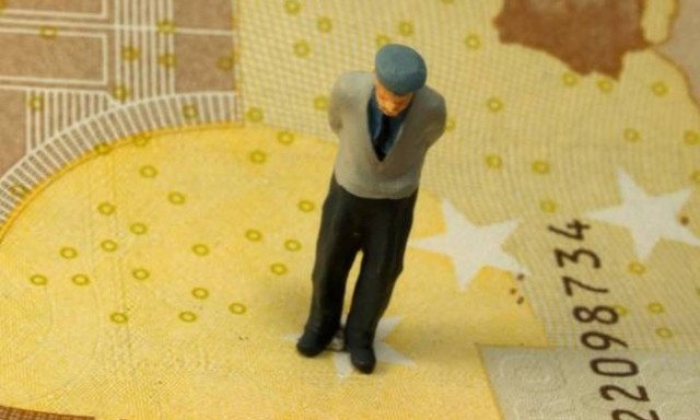 Συντάξεις Δημοσίου - Σοκ για 500.000 συνταξιούχους: Έρχονται μειώσεις έως 23% - Πόσα θα χάσουν