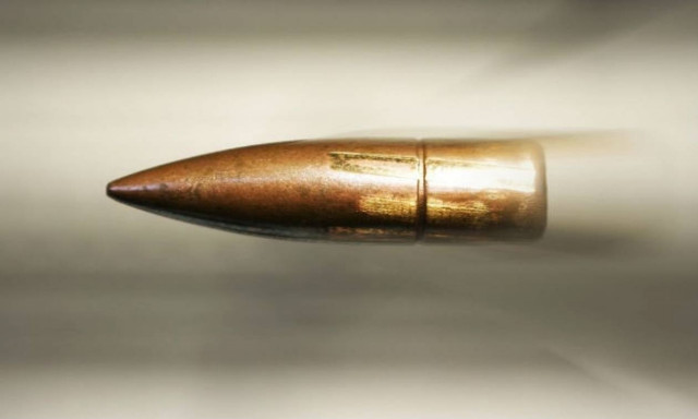 Παραλίγο τραγωδία στην Κρήτη: Αδέσποτη σφαίρα χτύπησε αυτοκίνητο εν κινήσει! (pics)