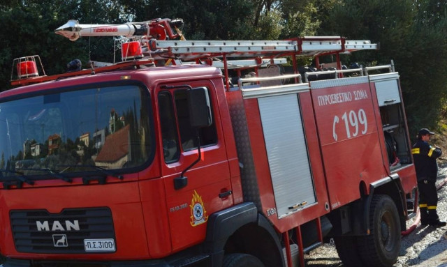 Μεγάλη φωτιά και εκρήξεις σε σπίτι στα Χανιά