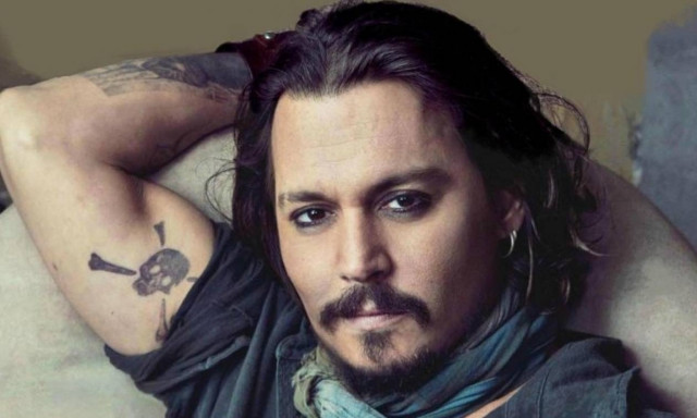 Απίστευτο: Χρεοκόπησε ο Τζόνι Ντεπ και τα ξεπουλάει όλα εκτός από το αεροσκάφος του!