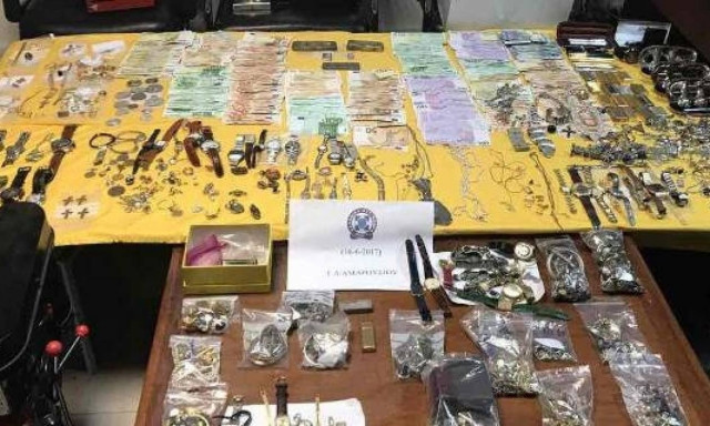 Εντόπισαν ολόκληρο «θησαυρό» στο Χαλάνδρι - 700 κιλά χρυσαφικά και διαμάντια