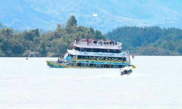 Colombia boat sinking: Six killed and 16 missing