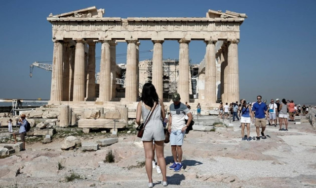 Tourist arrivals and revenues on a positive course