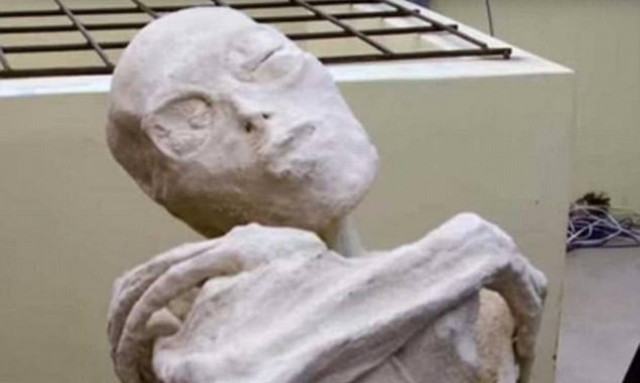 Εντυπωσιακό: Βρήκαν «εξωγήινη» μούμια με τρία δάχτυλα στο Περού! (vid)