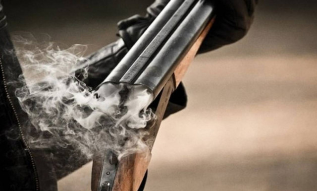 Πειραιάς: 72χρονος πιστολέρο έκανε σκοποβολή στο μπαλκόνι του