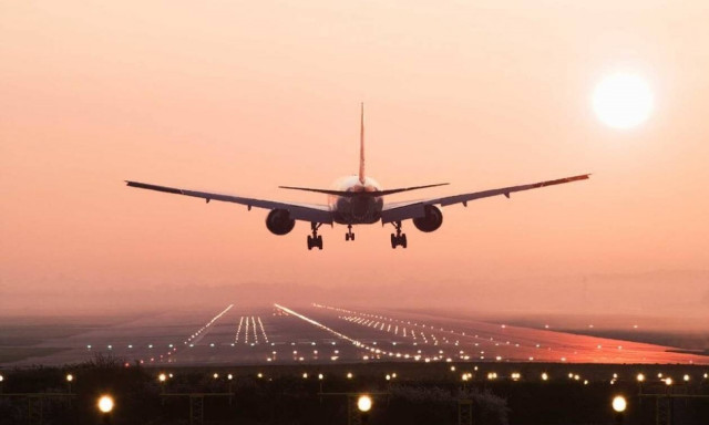 Απίστευτο: Πτήση καθυστέρησε επειδή μια γιαγιά πέταξε... κέρματα στον κινητήρα! (pic)