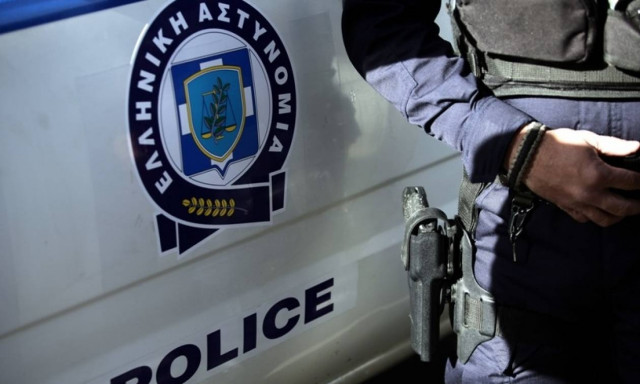 Συγκλονιστικό βίντεο: Αστυνομικός της ομάδας «Ζ» σώζει τη ζωή μαχαιρωμένου άντρα