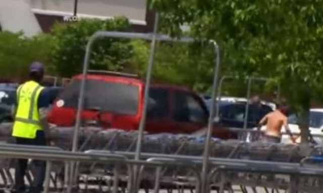 Της έκλεψε την τσάντα και... τον πάτησε με το αυτοκίνητο! (vid)