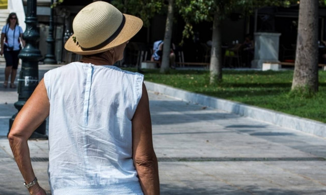 Καιρός – καύσωνας: Ποια είναι τα συμπτώματα που χτυπούν «καμπανάκι»