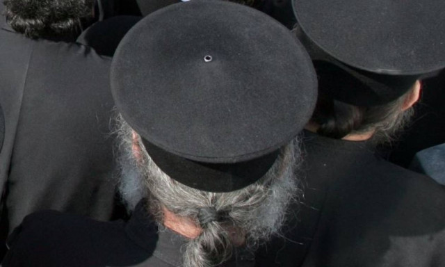 Viral: «Είμαι ερωτευμένη με τον παπά της ενορίας μου και φοβάμαι...»