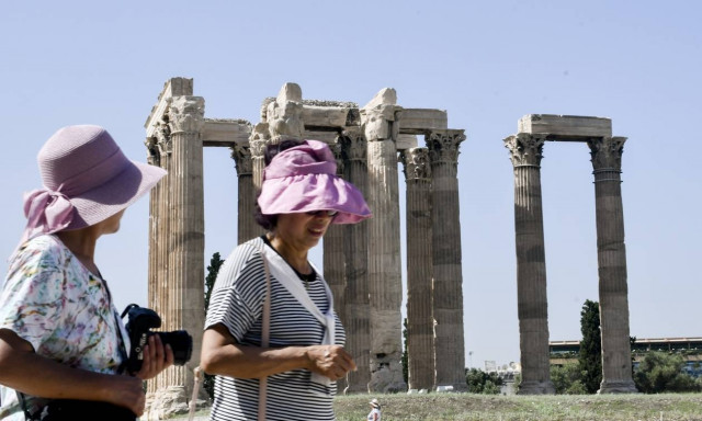 Καιρός – Καύσωνας: «Βράζει» ο τόπος - Πάνω από 43 βαθμούς ο υδράργυρος