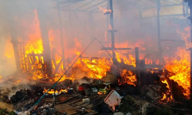 Τεράστια πυρκαγιά σε καταυλισμό προσφύγων - Φόβοι για νεκρούς